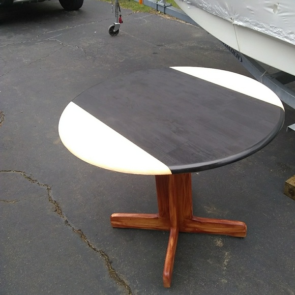 Folding table - Picture 2 of 6